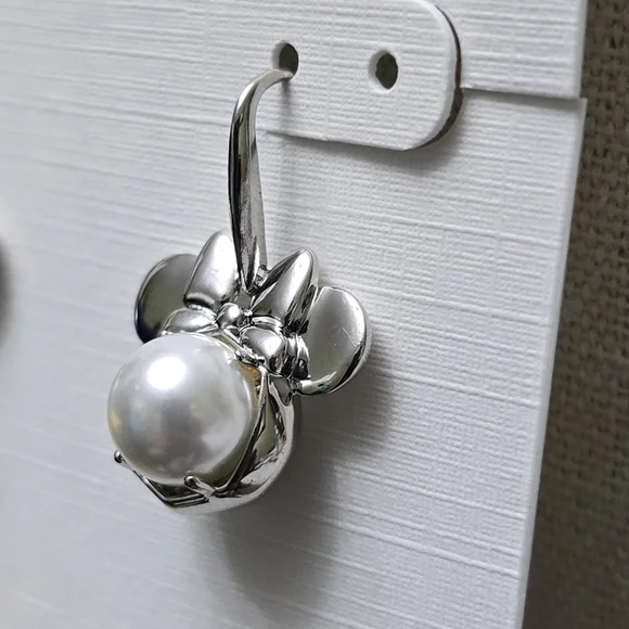 Disney/Kendra Scott Silver Minnie Mouse Pearl Drop Earrings - Picture 2 of 5